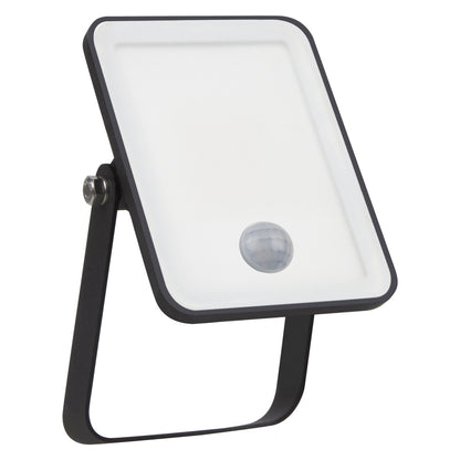 LED reflektor 30W IP65 3000K 100° – vonkajšie LED svietidlo OSRAM